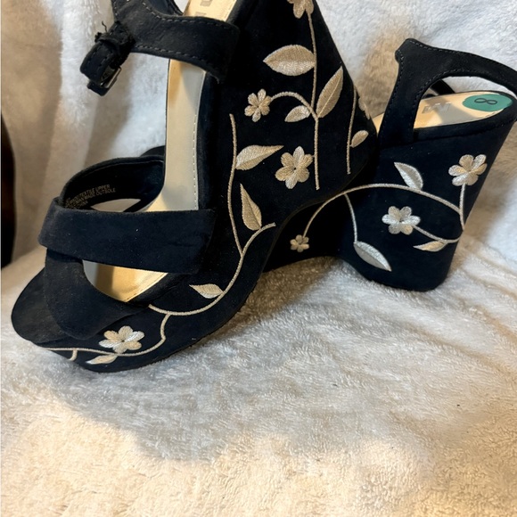 NAVY BLUE SUEDE EMBROIDERED PLATFORM SHOES W TIE BUCKLE 3”PLATFORMS N 5” HEELS - Picture 1 of 16